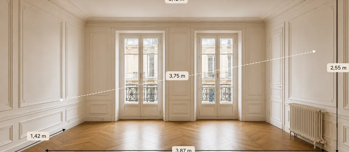 Pièce vide annotée avec les longueurs, diagonale et hauteur sous plafond