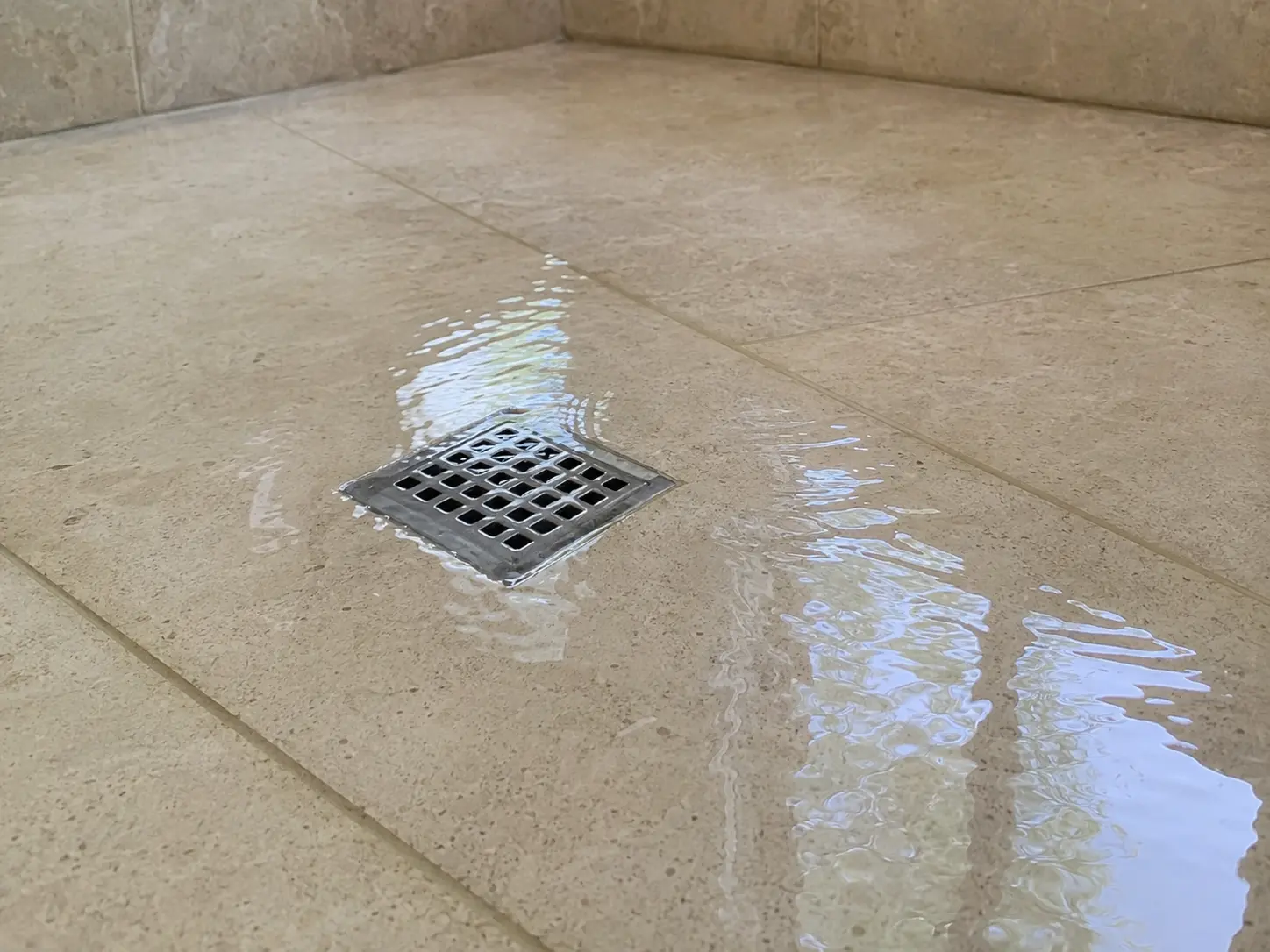 Pente insuffisante : eau qui stagne