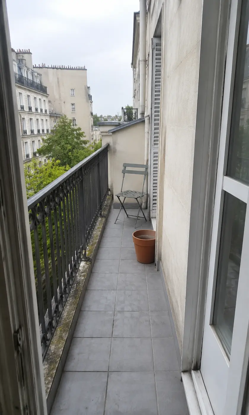 Photographie avant aménagement du balcon étroit